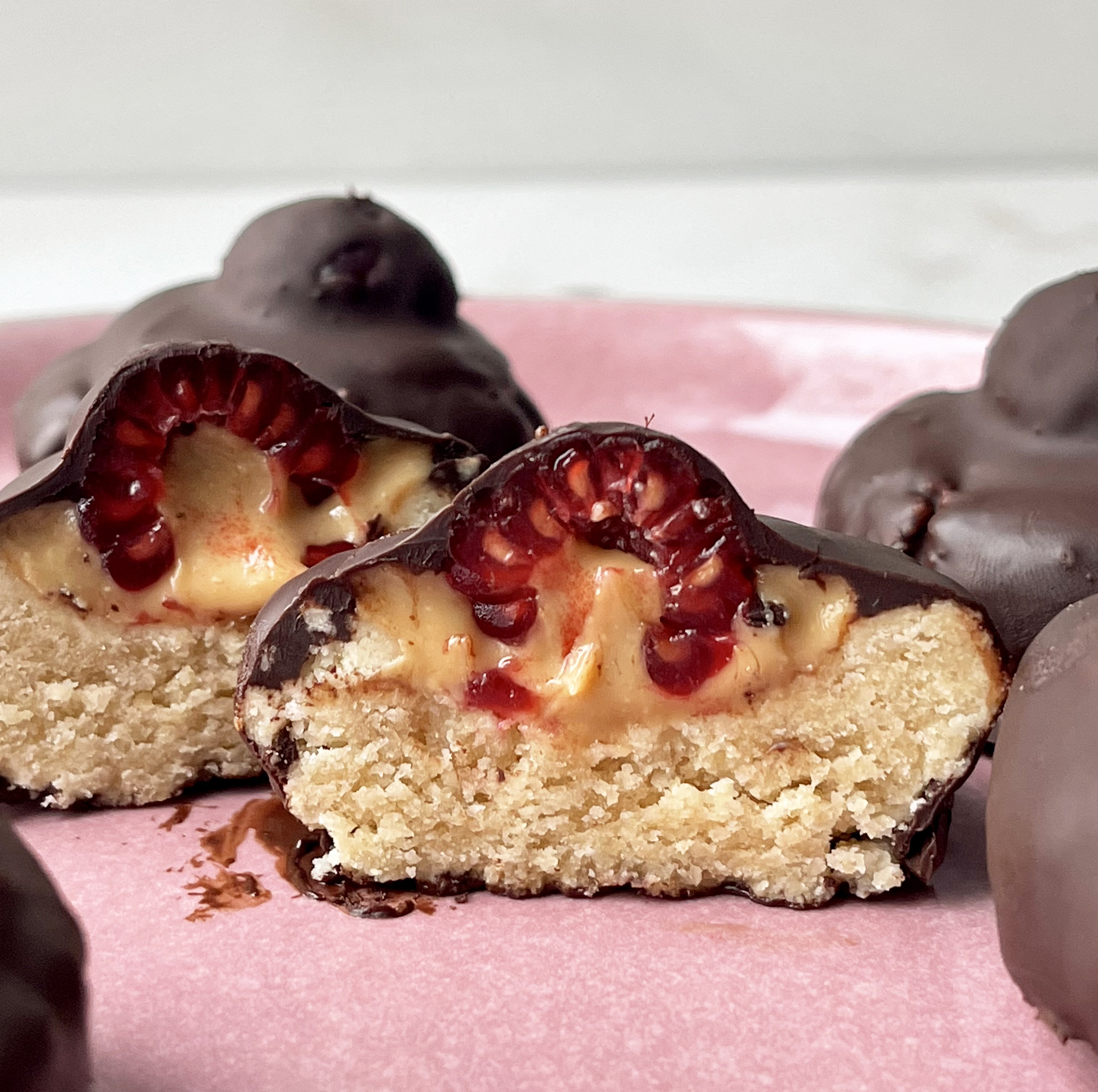 migdoliniai sausainiai su šokoladu ir avietemis 7pack receptas